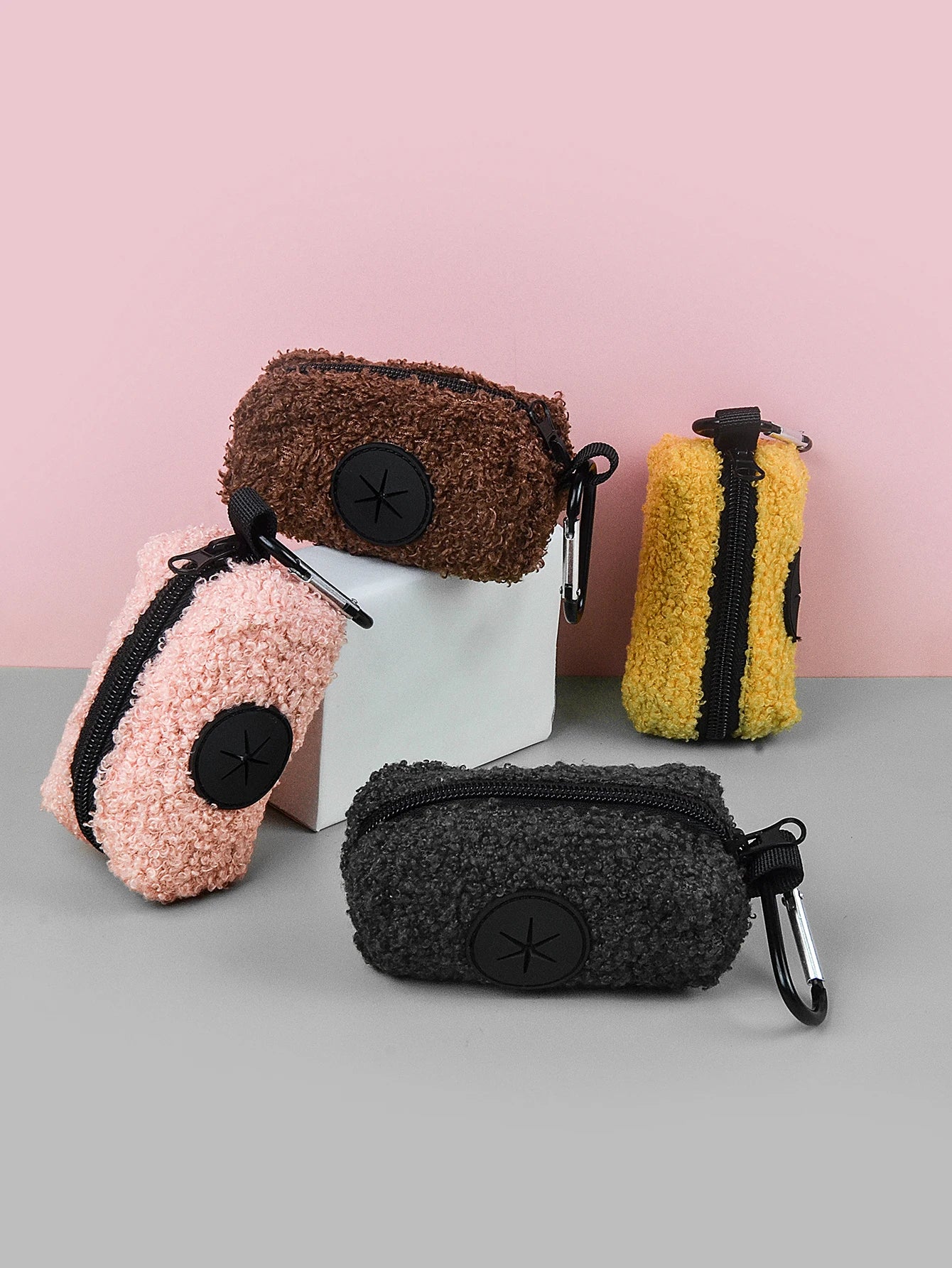1pcs Furry Cute Design Dog Poop Bag Holder for Leash Attachment(No Poop Bag And Leash)