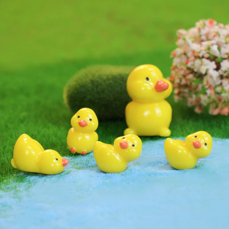 BAIUFOR Adorable Mini Resin Duck Figurines - Yellow and White Cartoon Miniatures for Fairy Gardens, Aquariums, and Children Toys