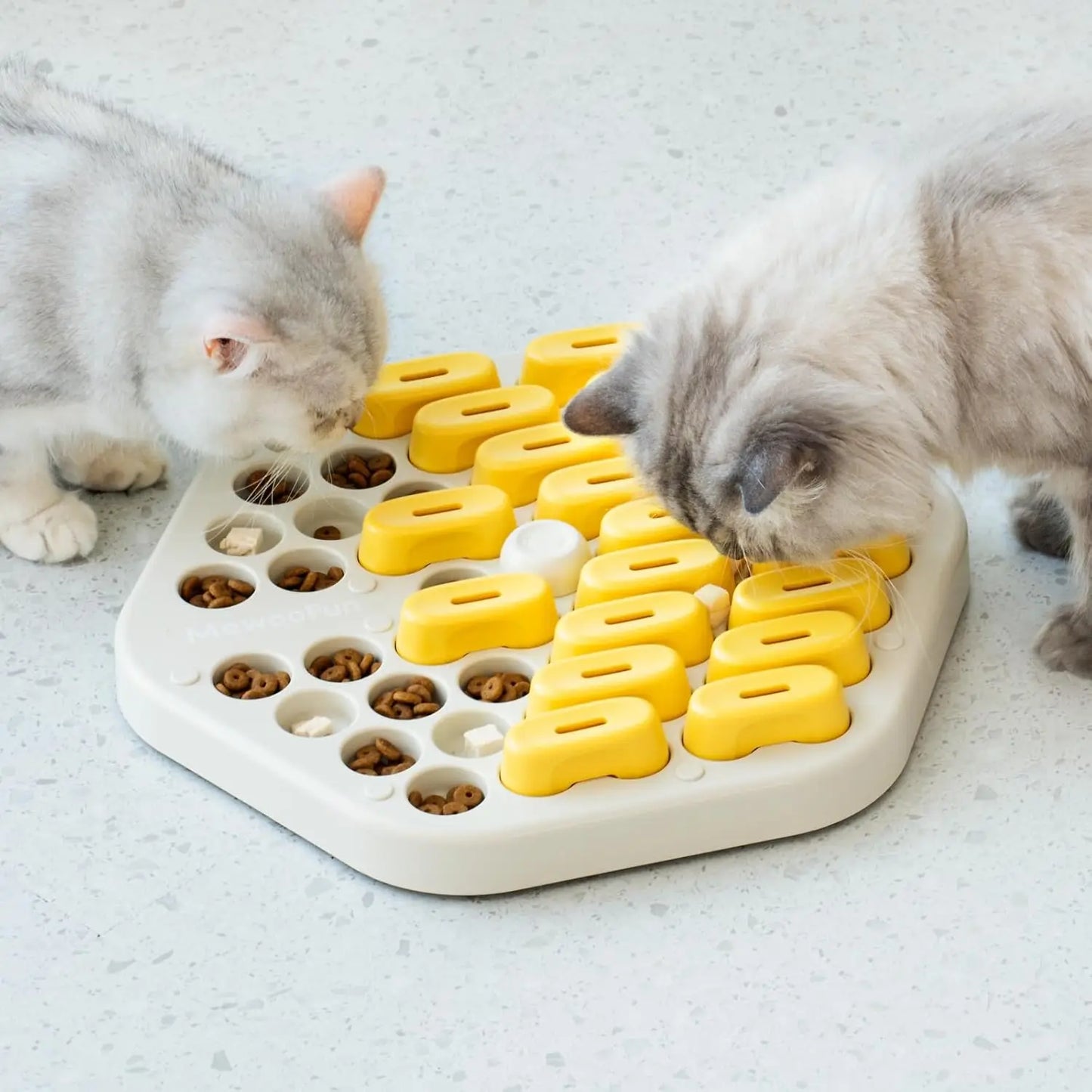 Mewoofun Honeycomb Shaped Interactive Dog Puzzle Toys Slow Feeder Training Game Food Dispenser Slow Eating Pet Dogs Toy