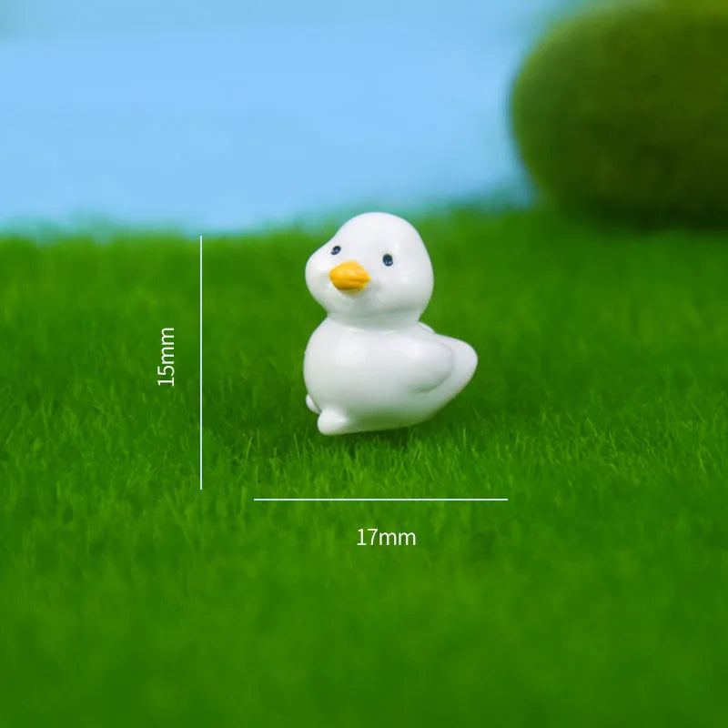 BAIUFOR Adorable Mini Resin Duck Figurines - Yellow and White Cartoon Miniatures for Fairy Gardens, Aquariums, and Children Toys