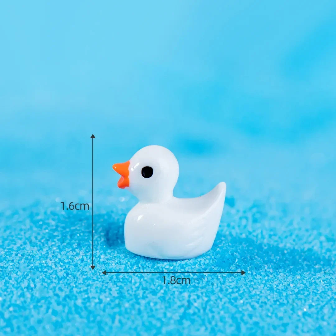 100Pcs Mini Cute Resin Ducks Tiny Duck Figures Ornament Lovely Black-eyed Small Resin Plastic Ducks Miniature Statues Decoration