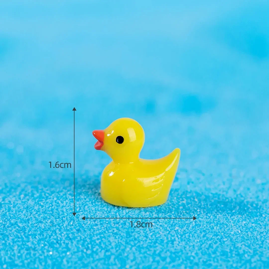 100Pcs Mini Cute Resin Ducks Tiny Duck Figures Ornament Lovely Black-eyed Small Resin Plastic Ducks Miniature Statues Decoration