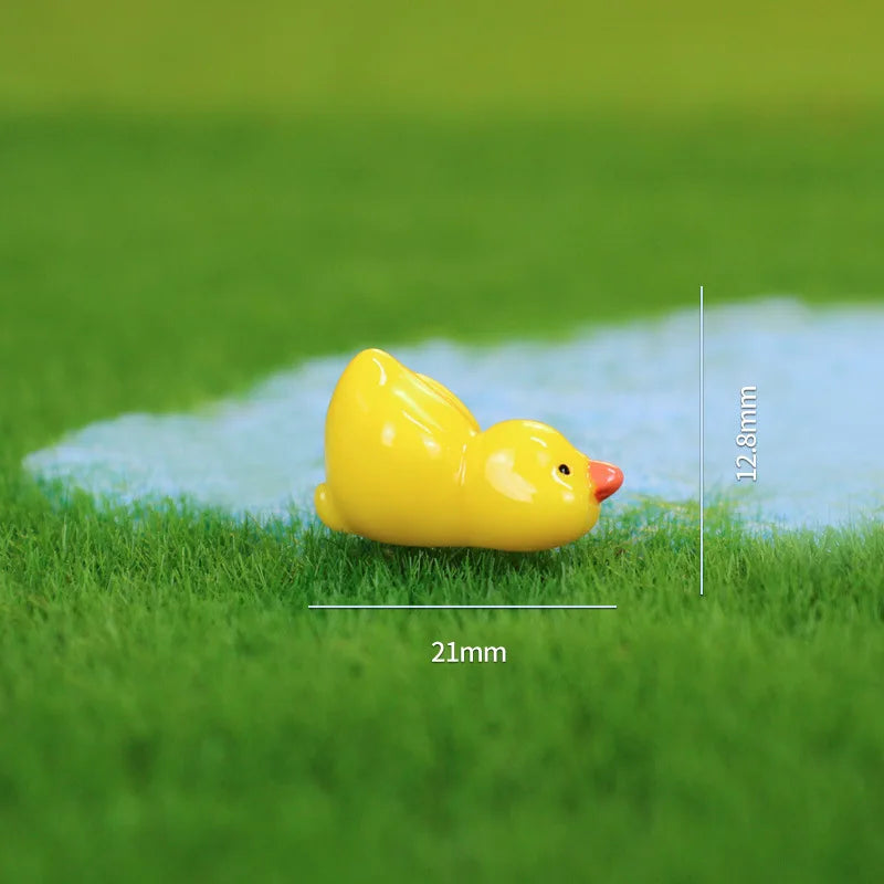 BAIUFOR Adorable Mini Resin Duck Figurines - Yellow and White Cartoon Miniatures for Fairy Gardens, Aquariums, and Children Toys