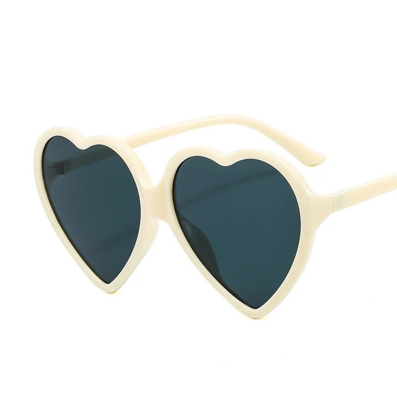 New Trendy Big Heart Shape Sunglasses Women Sexy Fashion Black Oversized Sun Glasses for Female Male Party Travel Shades Eyewear