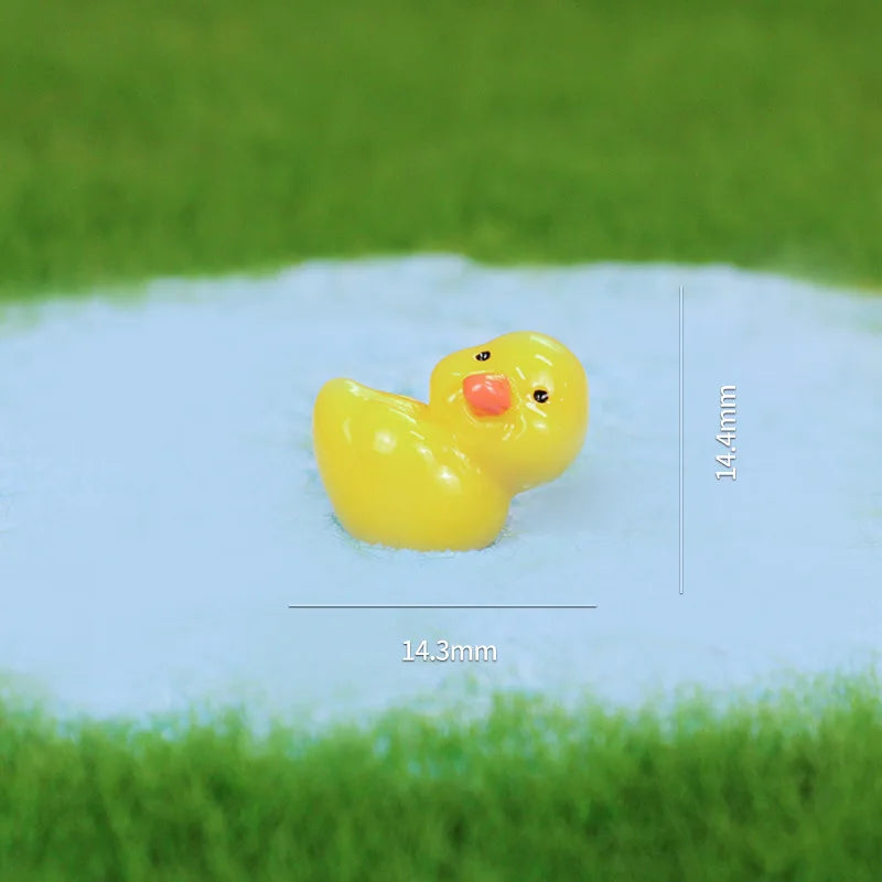 BAIUFOR Adorable Mini Resin Duck Figurines - Yellow and White Cartoon Miniatures for Fairy Gardens, Aquariums, and Children Toys