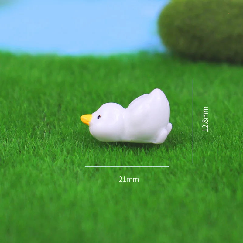 BAIUFOR Adorable Mini Resin Duck Figurines - Yellow and White Cartoon Miniatures for Fairy Gardens, Aquariums, and Children Toys