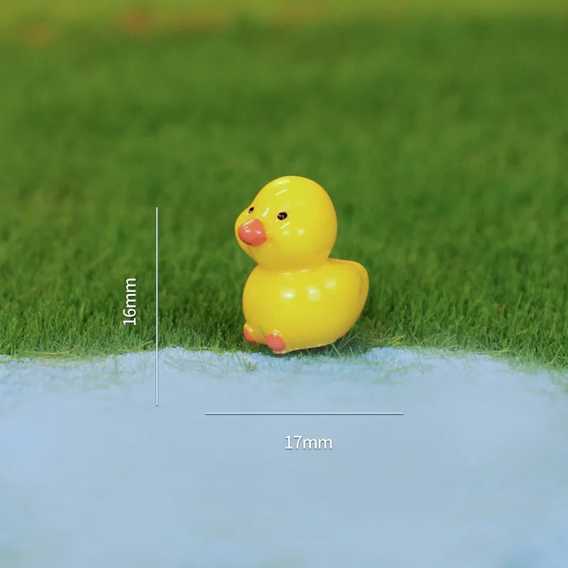 BAIUFOR Adorable Mini Resin Duck Figurines - Yellow and White Cartoon Miniatures for Fairy Gardens, Aquariums, and Children Toys