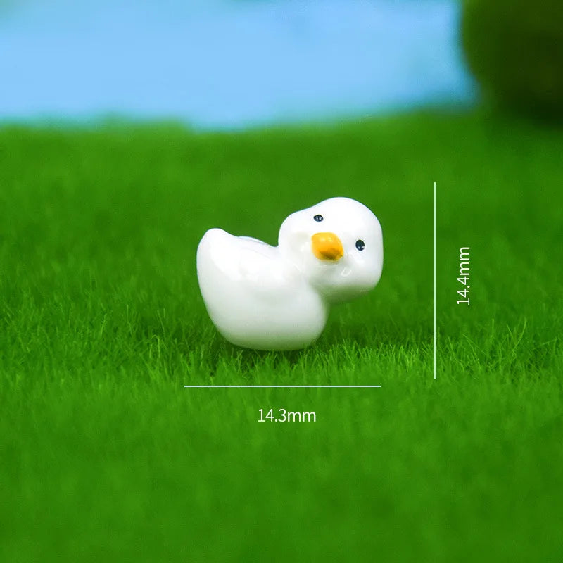 BAIUFOR Adorable Mini Resin Duck Figurines - Yellow and White Cartoon Miniatures for Fairy Gardens, Aquariums, and Children Toys