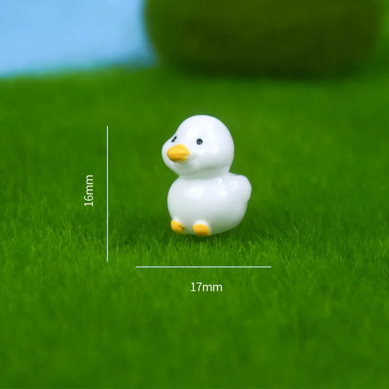 BAIUFOR Adorable Mini Resin Duck Figurines - Yellow and White Cartoon Miniatures for Fairy Gardens, Aquariums, and Children Toys
