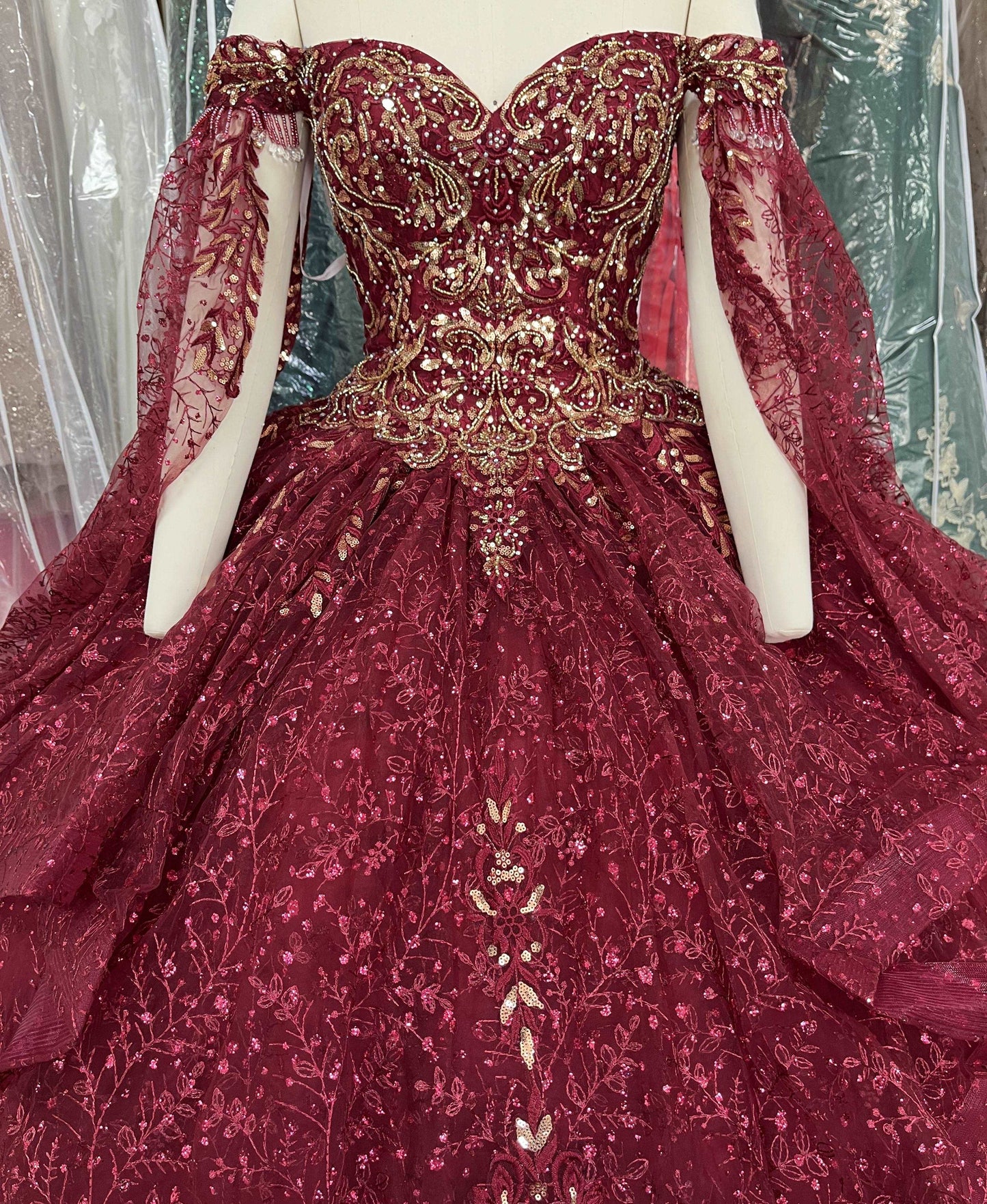 (LIVE 33) Gowns shine, lace details, light up occasions.