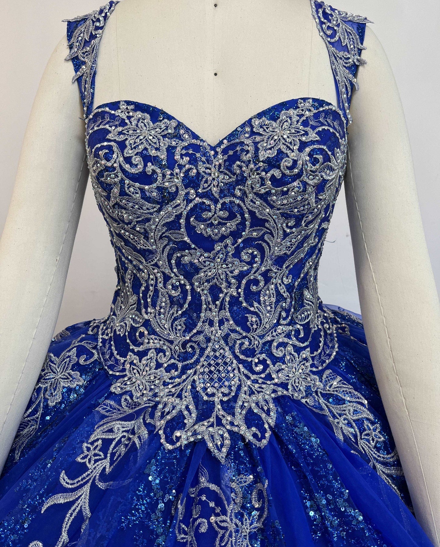 (LIVE 27) Fine gowns, 3D embroidery, weave dreamy tales.