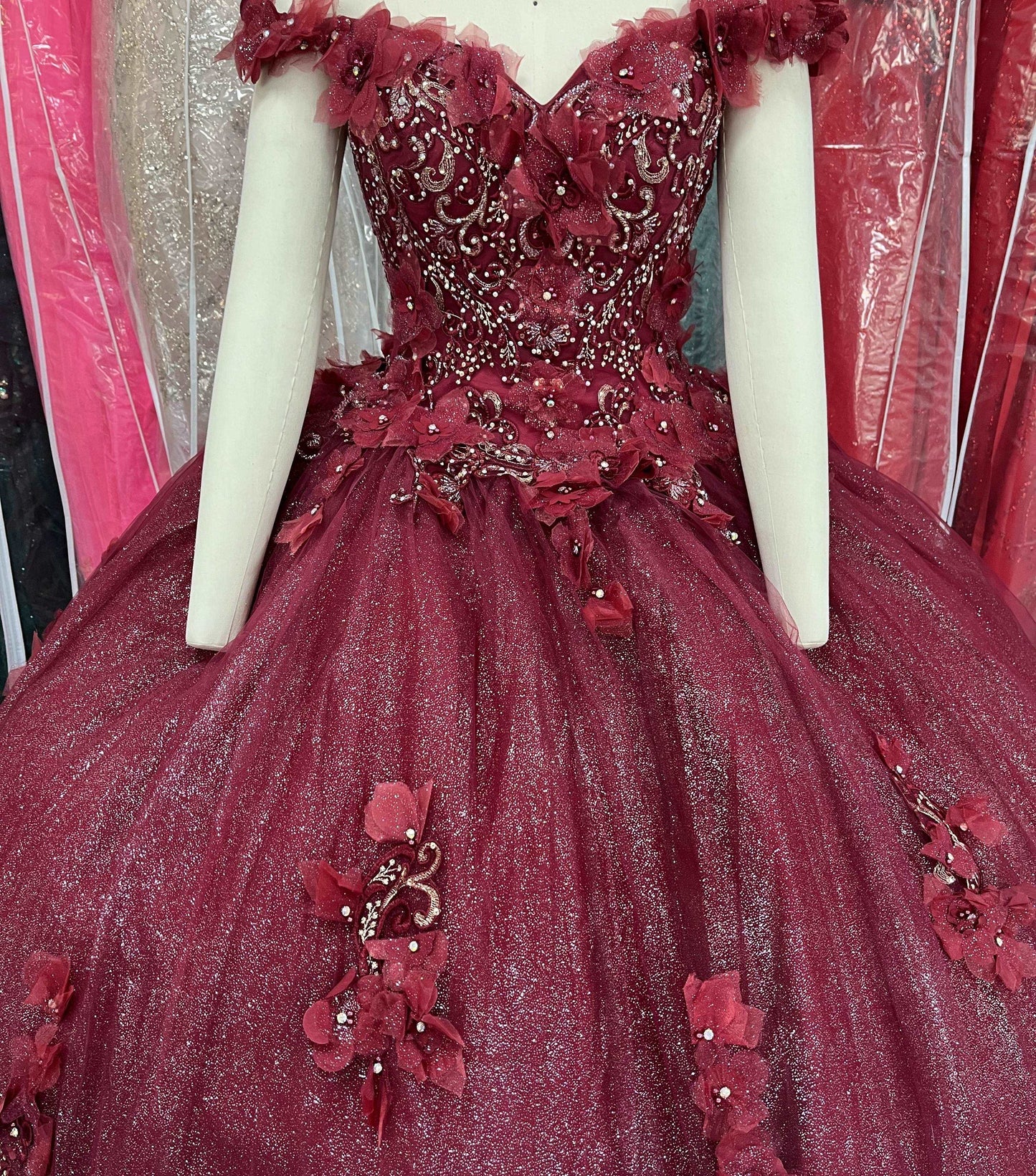 (LIVE 31) Fine gowns, 3D embroidery, weave dreamy tales.