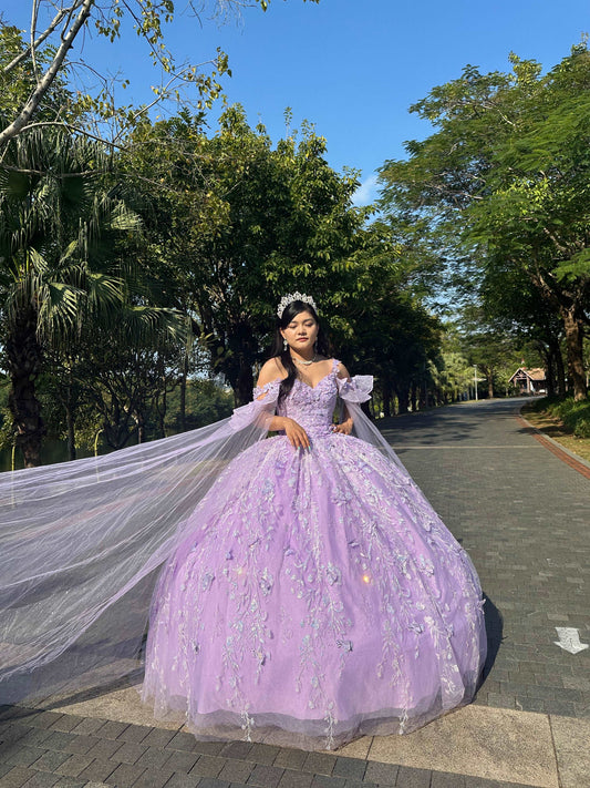 (LIVE 25) Fine gowns, 3D embroidery, weave dreamy tales.