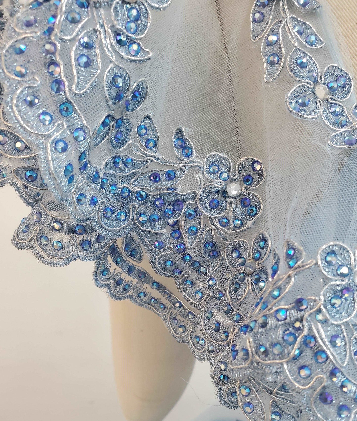 (LIVE 19) Elegant gowns, sparkling jewels, carve unique grace.