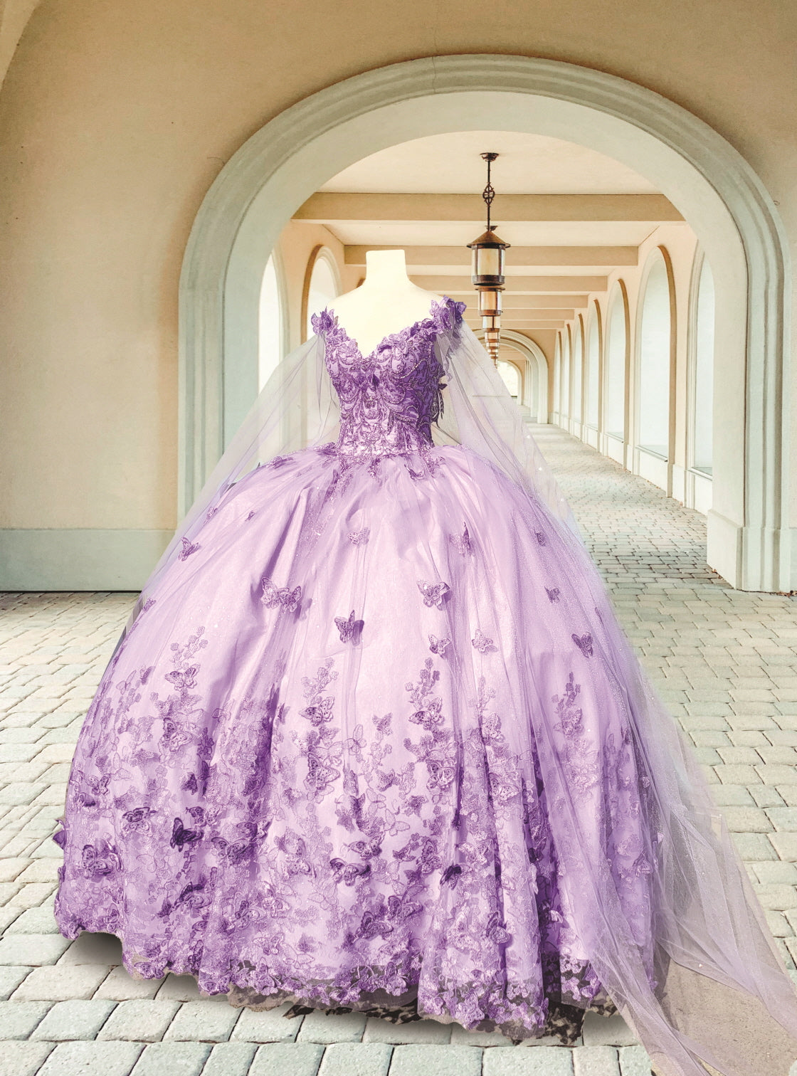 (LIVE 18) Fine gowns, 3D embroidery, weave dreamy tales.