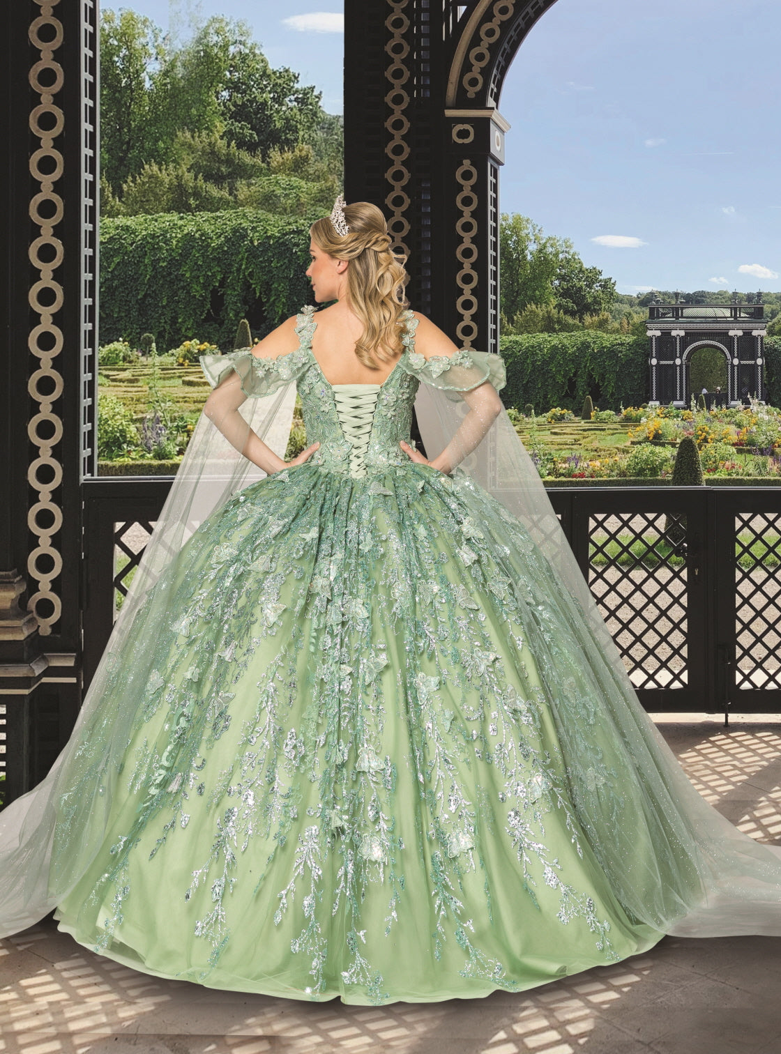 (LIVE 25) Fine gowns, 3D embroidery, weave dreamy tales.