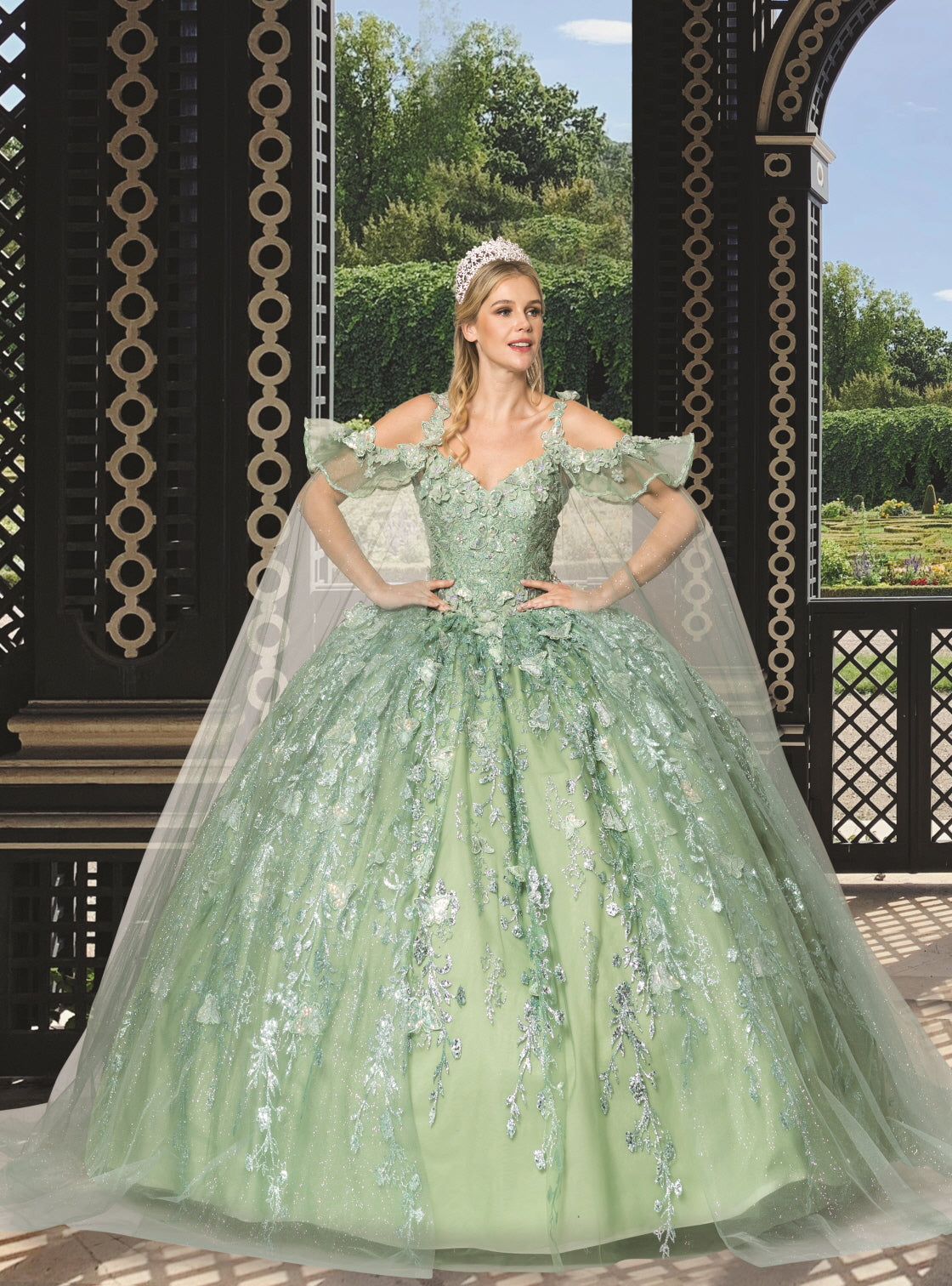 (LIVE 25) Fine gowns, 3D embroidery, weave dreamy tales.