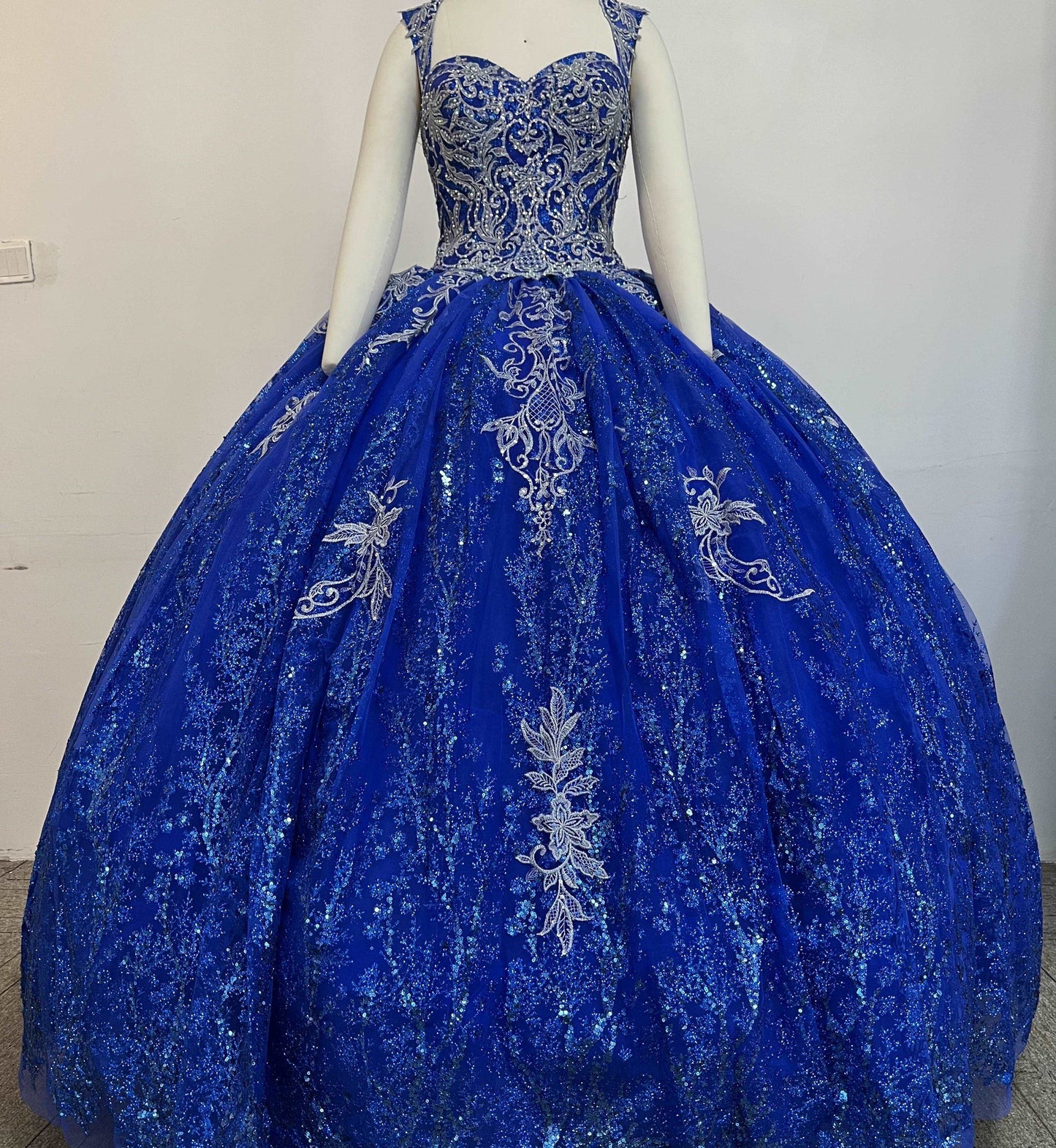 (LIVE 27) Fine gowns, 3D embroidery, weave dreamy tales.