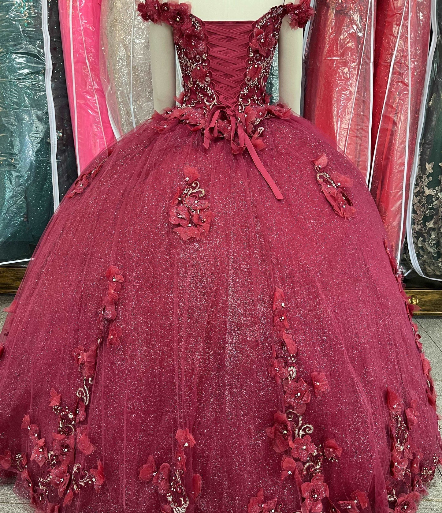 (LIVE 31) Fine gowns, 3D embroidery, weave dreamy tales.