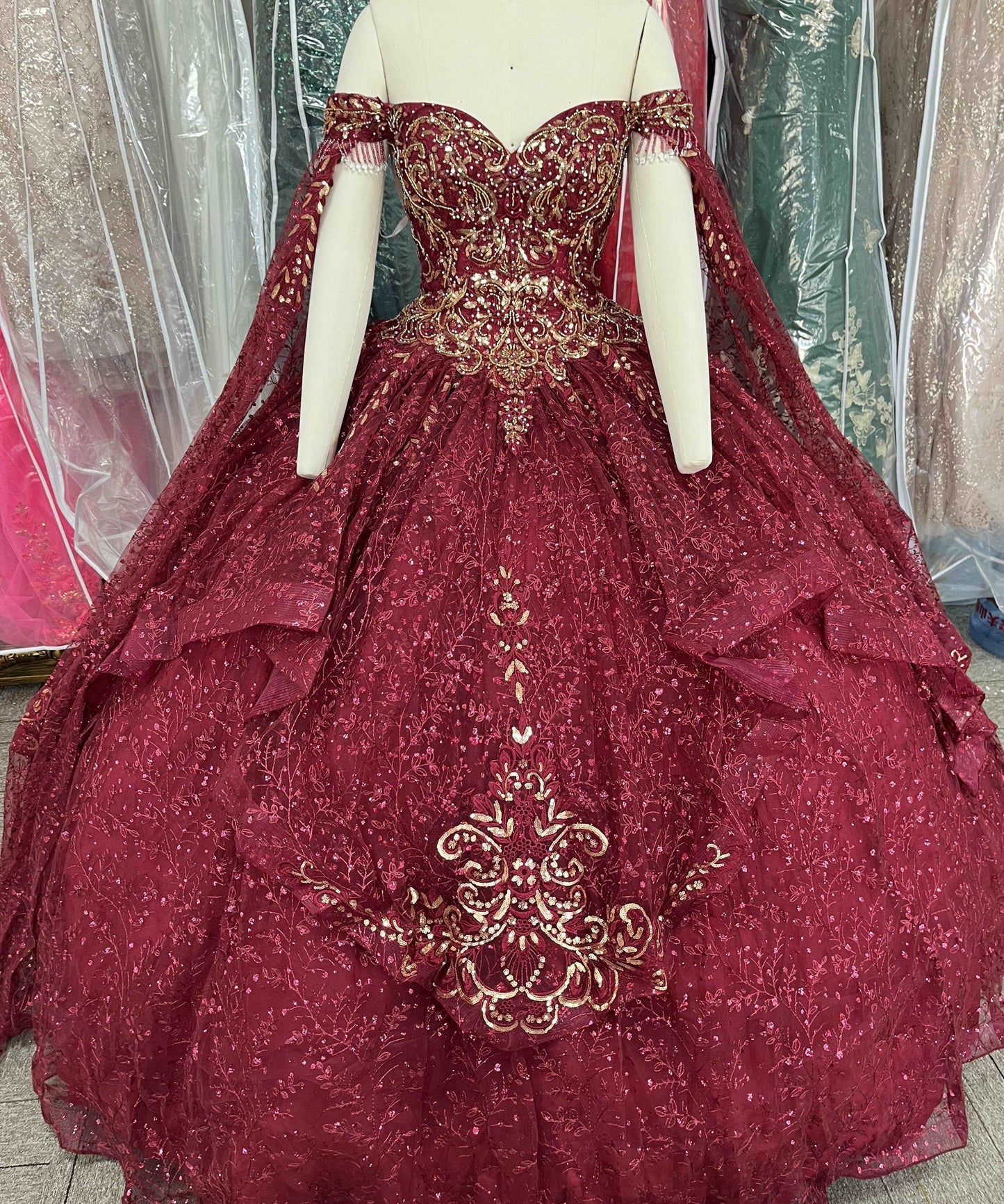 (LIVE 33) Gowns shine, lace details, light up occasions.