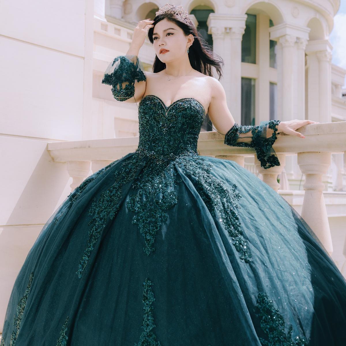 (LIVE 8) Fine gowns, 3D embroidery, weave dreamy tales.