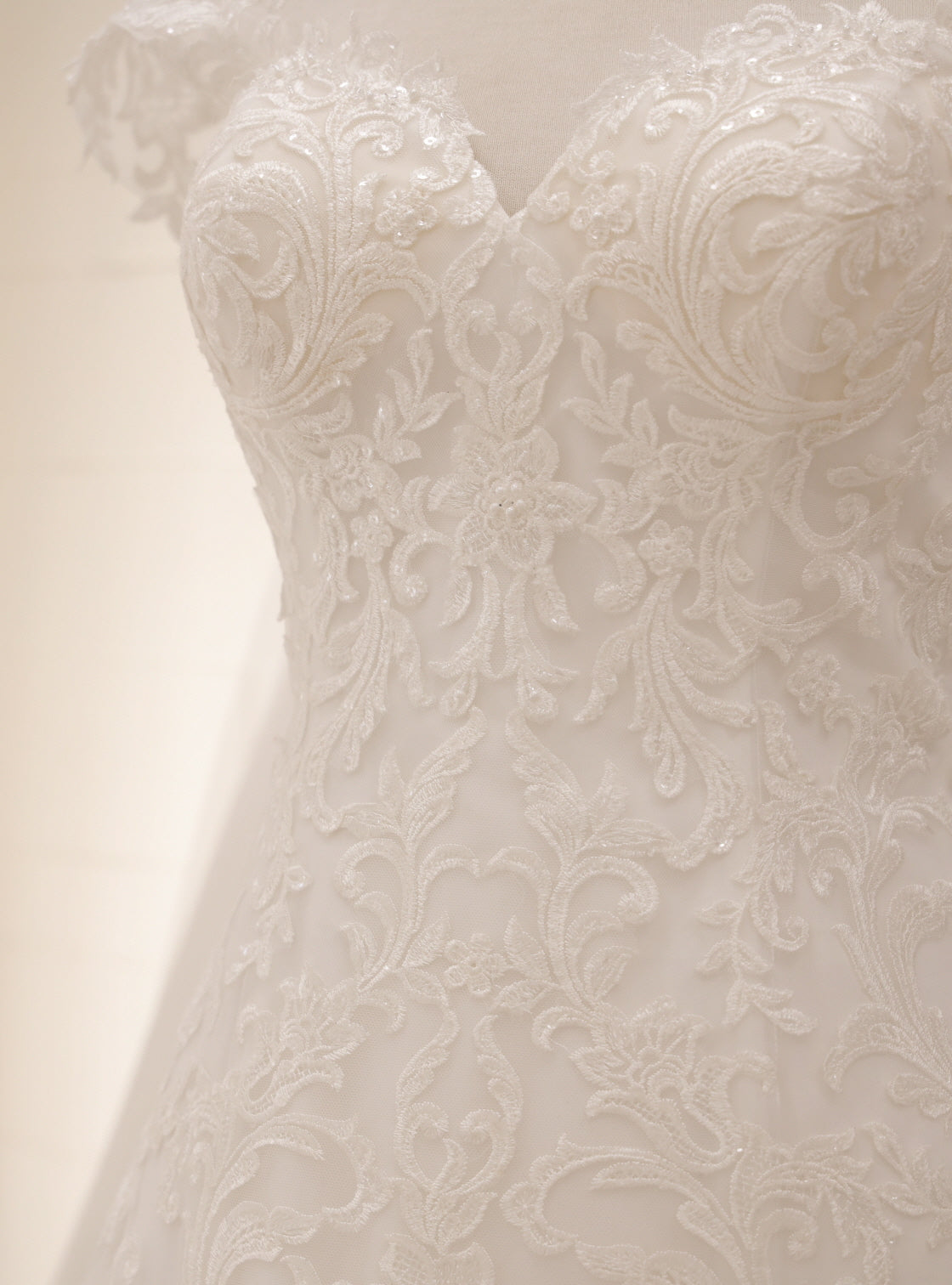 (LIVE 63) OFFWhite Wedding Dress Formal Party Dress for Special Occasions - Elegant Women's Wear - Womenswear