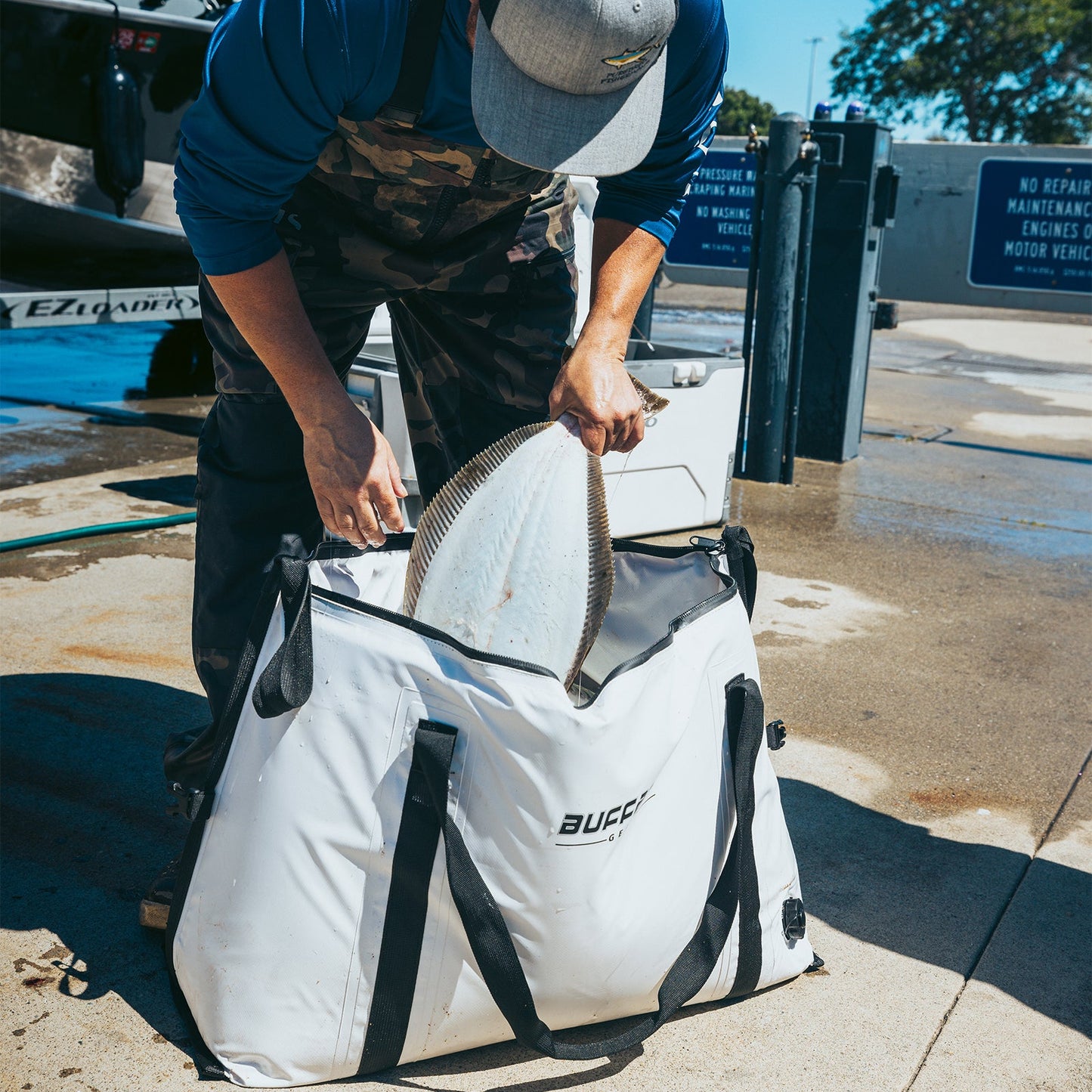58QT Fish Cooler Bag With Flat Bottom
