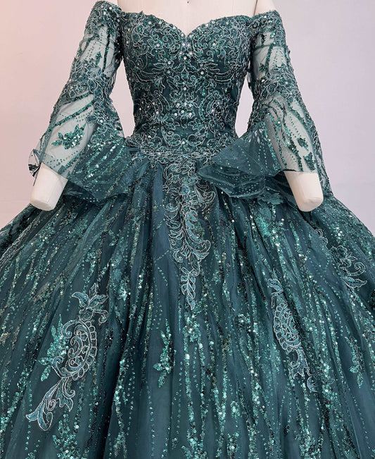 (LIVE 20) Fine gowns, 3D embroidery, weave dreamy tales.