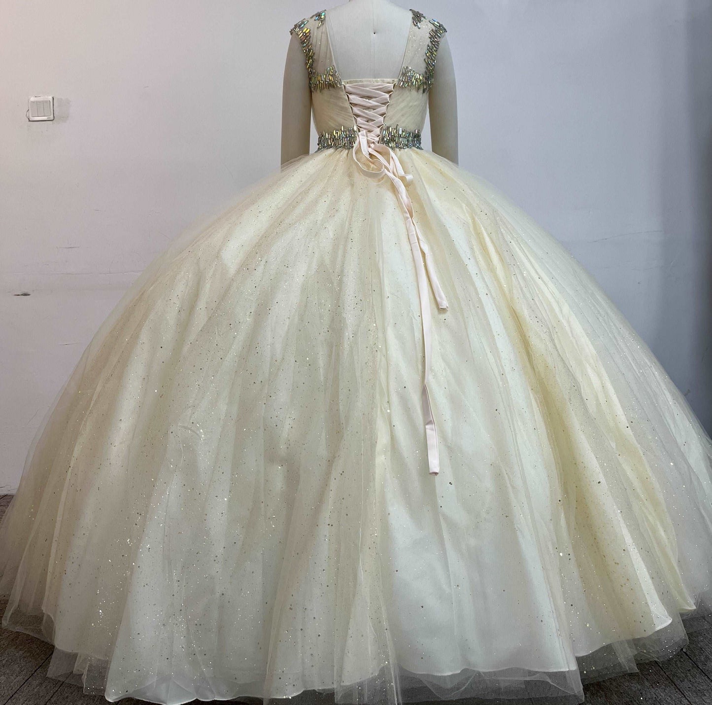 (LIVE 13) Gorgeous Short Gold Dress with Diamonds