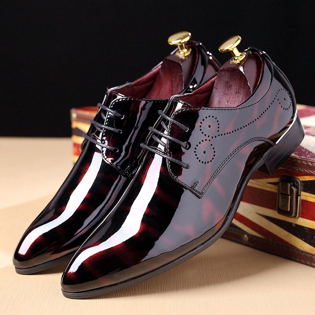 Elegant Men's Oxford Brogue Shoes - Lace-Up Pointed Toe, Durable & Comfortable for Wedding, Business & Office Wear, All-Season Design
