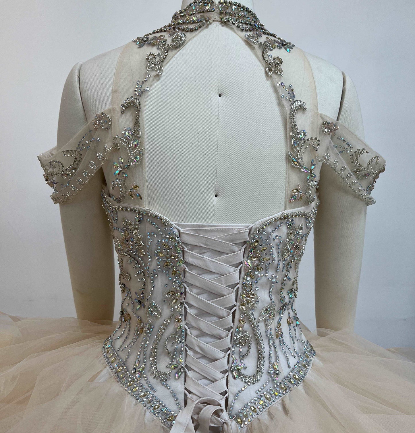 (LIVE 58) Fine gowns, 3D embroidery, weave dreamy tales.