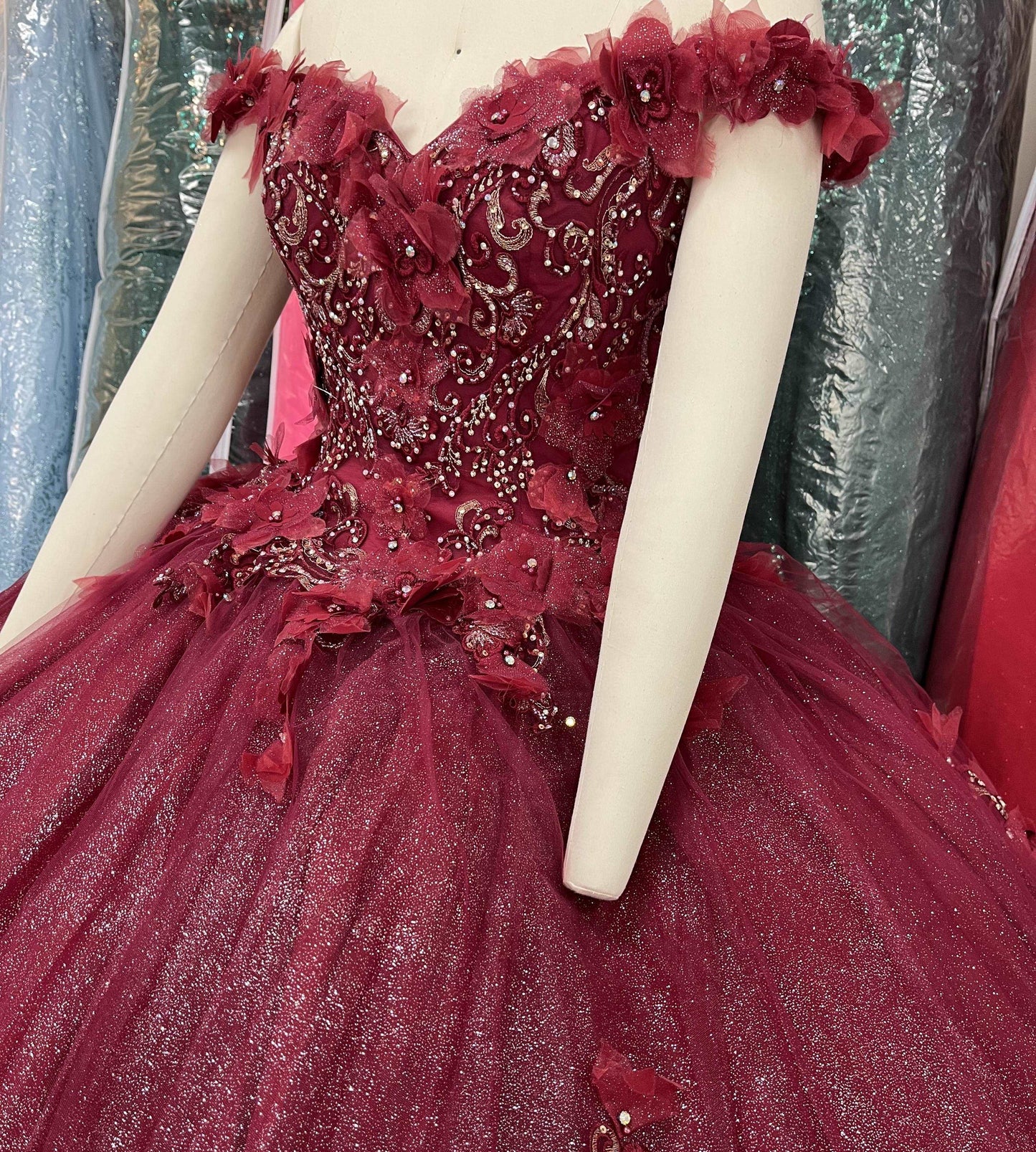 (LIVE 31) Fine gowns, 3D embroidery, weave dreamy tales.