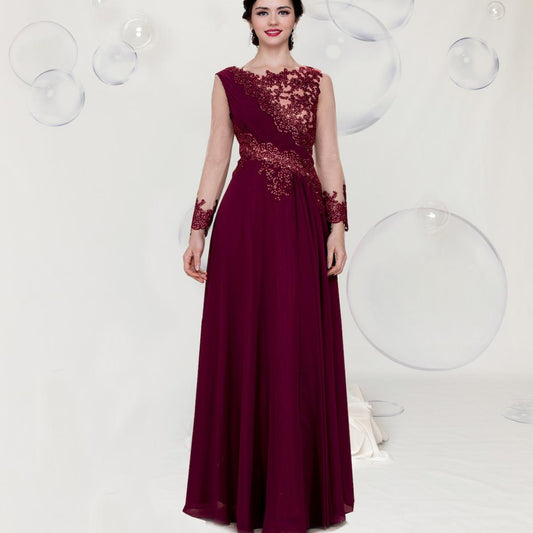 A beautiful gown, off-shoulder, reveals noble air.