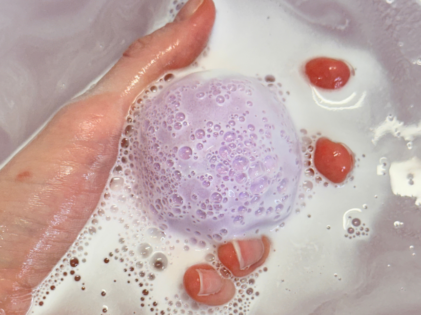 EvolutionUSA Lavender Dreams Bath Bombs for Women, 12 Sparkly Flower Shaped Lavender Bath Bombs, Lush Gift for Mother's Day, Easter, Birthday or Self Care, Aromatherapy Bathbombs, Organic Bath Balls