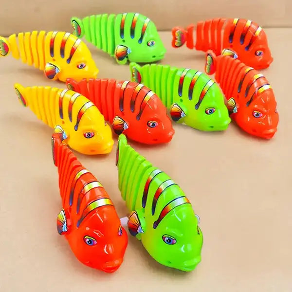 Plastic Wind-Up Wiggle Fish Toys Running Clockwork Classic Toy Newborn Spring Toy Toys for Children