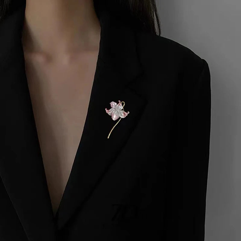 New Style Temperament Sense Water Lily Enamel Lily Flower Brooches For Women Weddings Banquet Office Brooch Pins Gifts