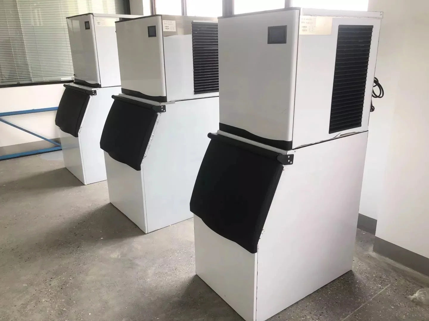 Custom Ice Cube Machine Automatic Ice Maker Machine Industrial Ice Making Machine High Efficiency
