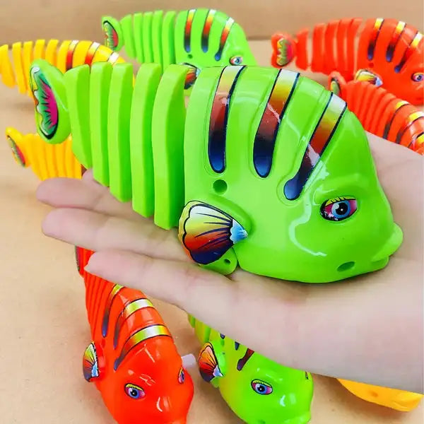 Plastic Wind-Up Wiggle Fish Toys Running Clockwork Classic Toy Newborn Spring Toy Toys for Children