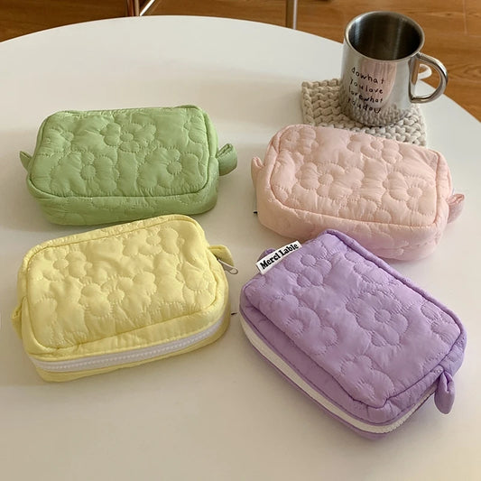 Cute Cosmetic Storage Bag Quilted Flowers Design Cosmetic Bag Soft Comfortable Makeup Bag for Lipstick Tissue Jewelry Pouch