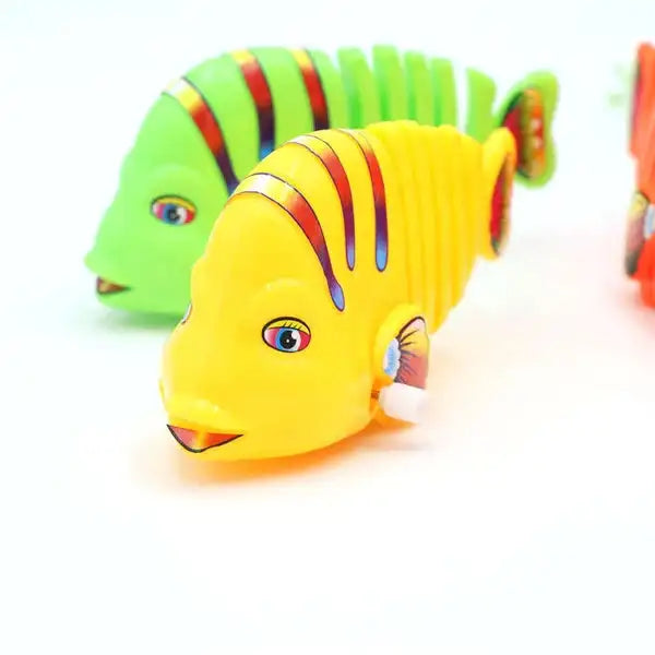 Plastic Wind-Up Wiggle Fish Toys Running Clockwork Classic Toy Newborn Spring Toy Toys for Children