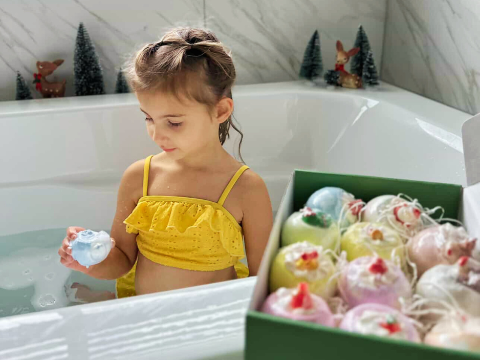 EvolutionUSA - 12 Christmas Bath Bombs for Kids, Holiday Bath Bombs with Surprise Inside, Perfect Christmas Stocking Stuffers or Festive Holiday Bathombs Set, Natural & Hypoallergenic Bath Ball Set