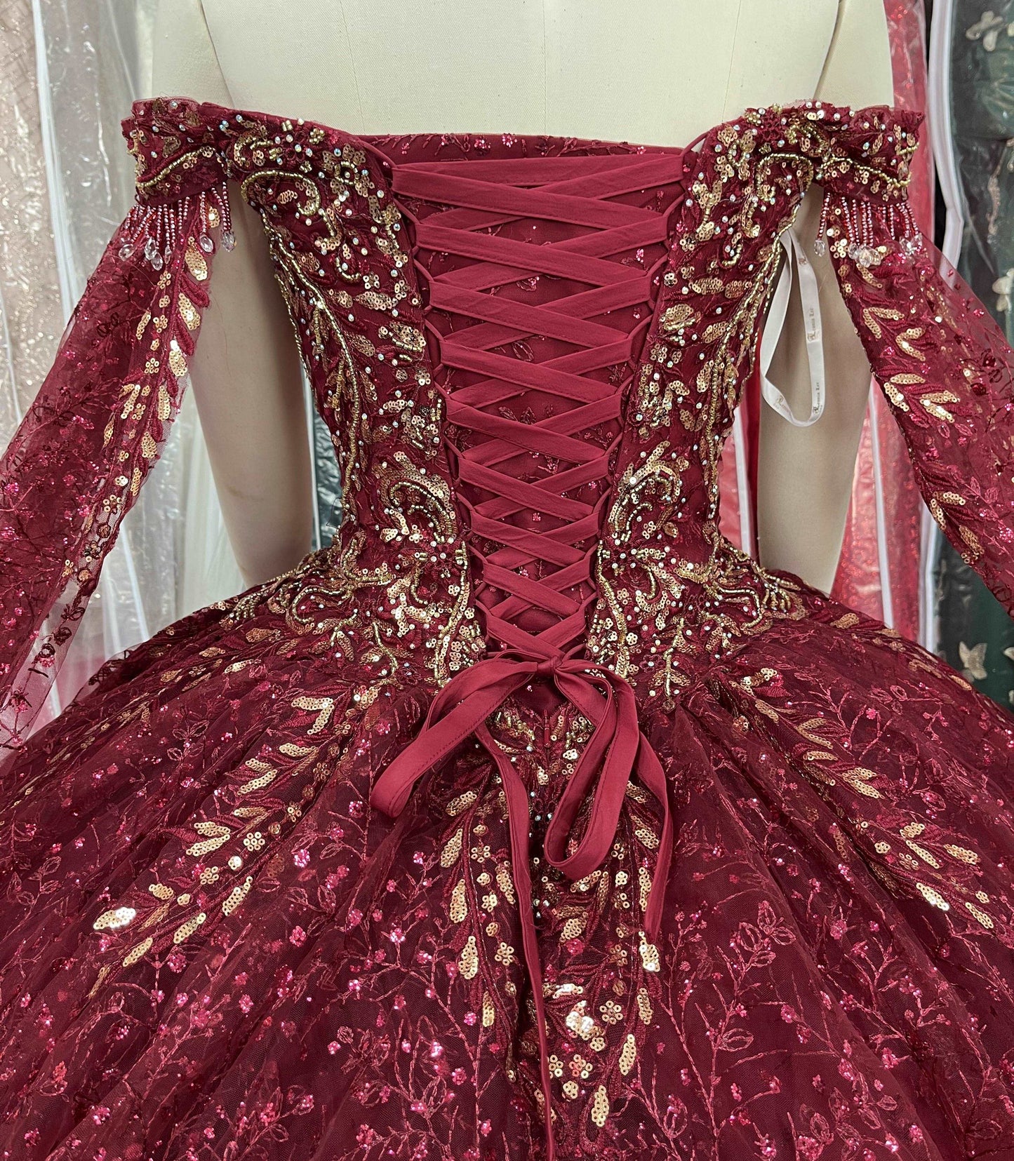 (LIVE 33) Gowns shine, lace details, light up occasions.