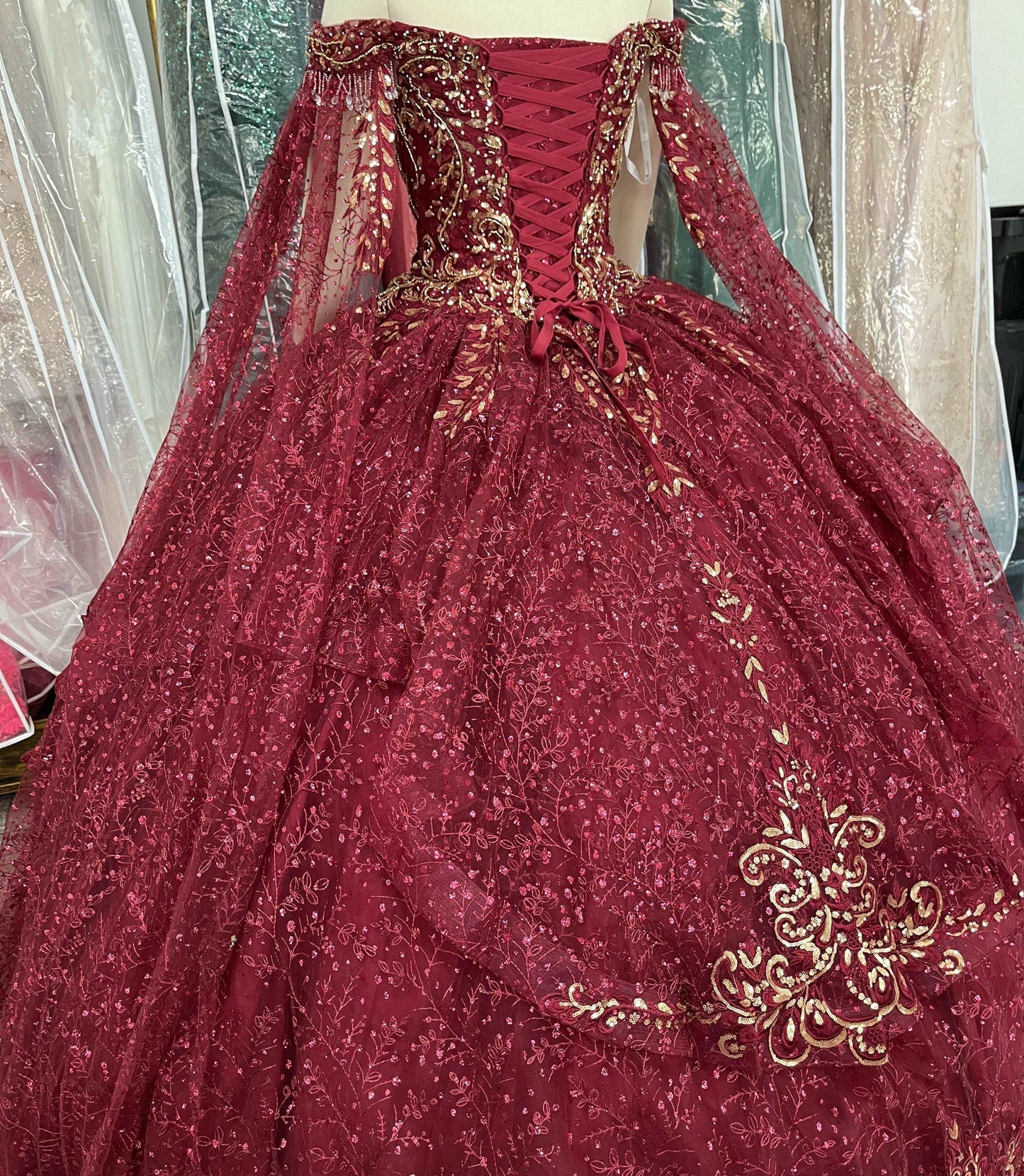 (LIVE 33) Gowns shine, lace details, light up occasions.