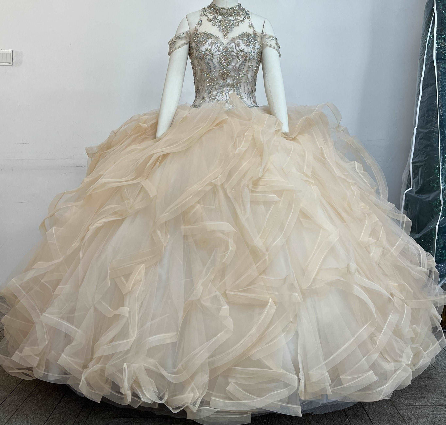 (LIVE 58) Fine gowns, 3D embroidery, weave dreamy tales.