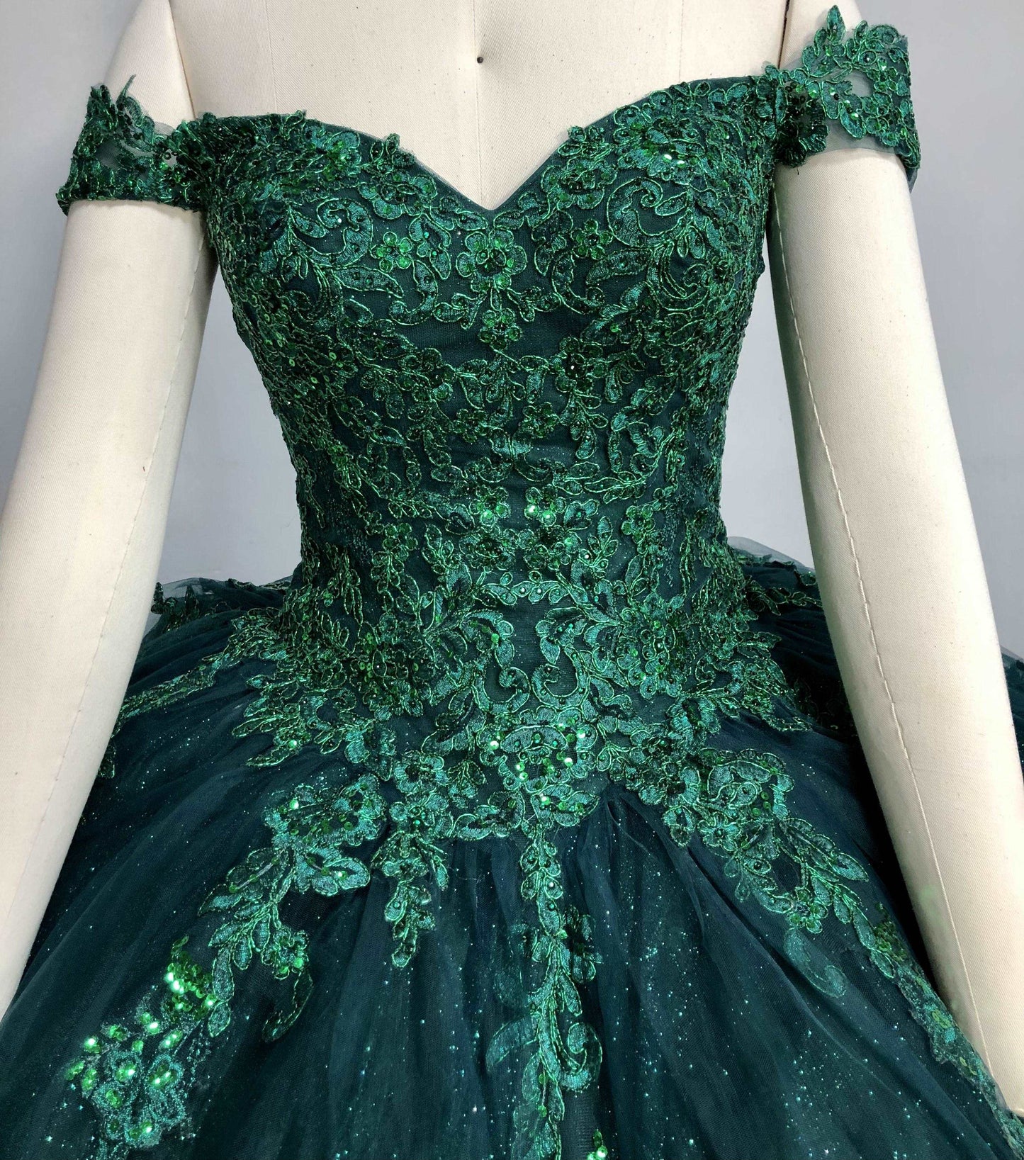 (LIVE 28) Fine gowns, 3D embroidery, weave dreamy tales.