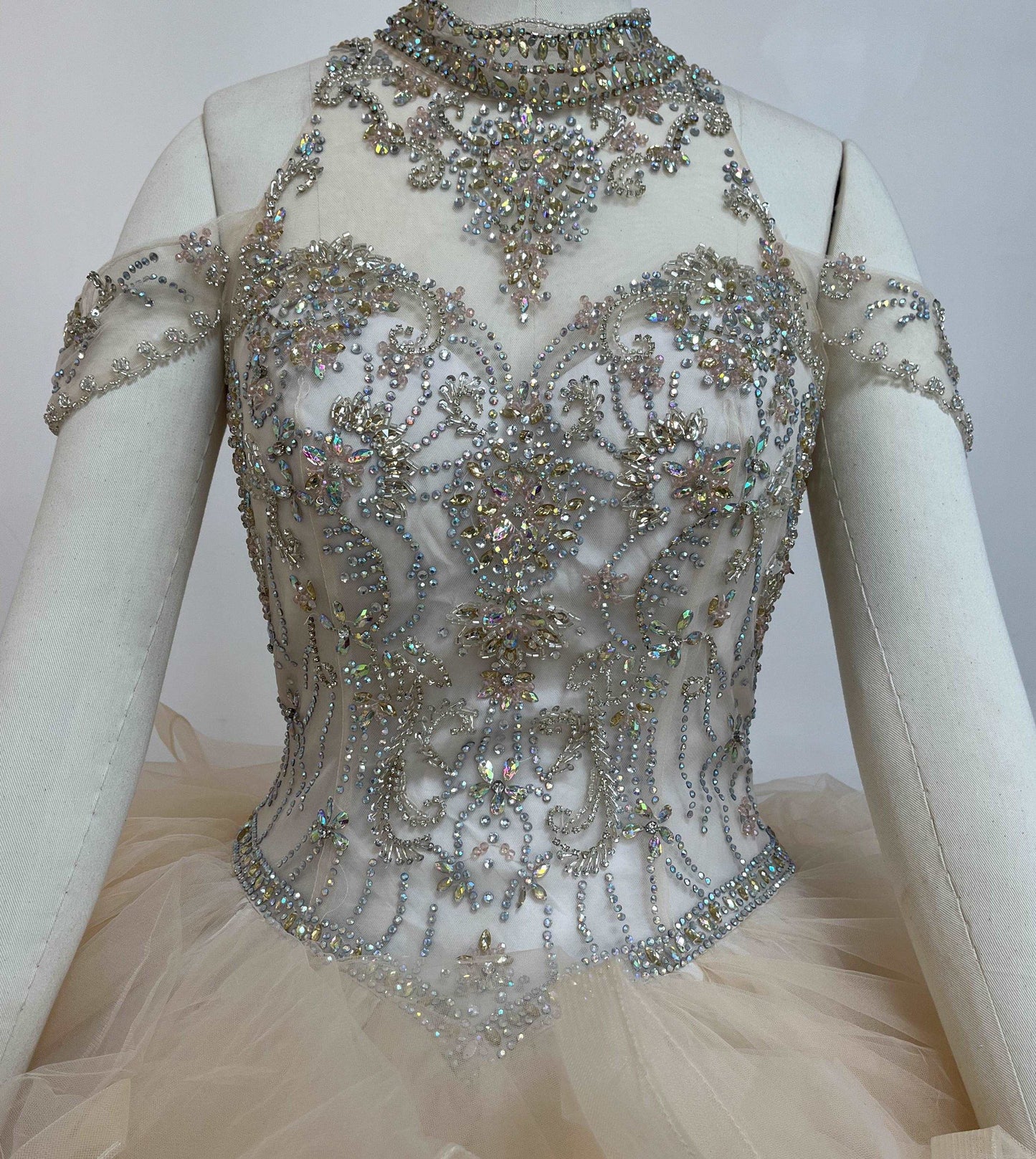 (LIVE 58) Fine gowns, 3D embroidery, weave dreamy tales.