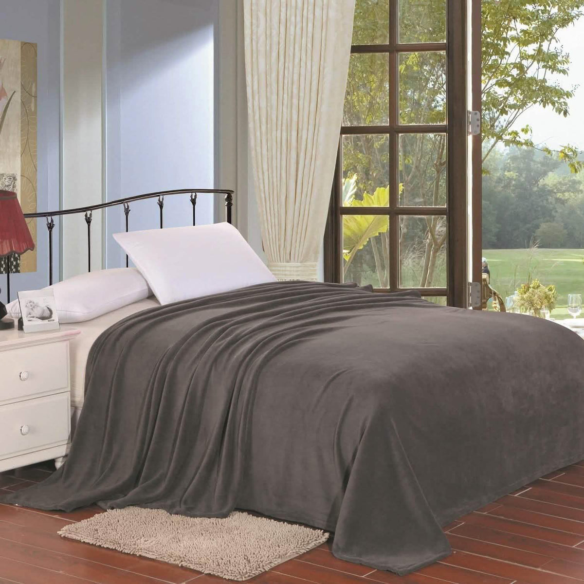 Lightweight and Soft Solid Blankets